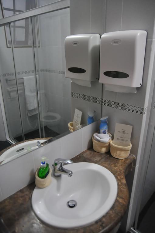 Bed And Breakfast Tomang Джакарта Номер фото