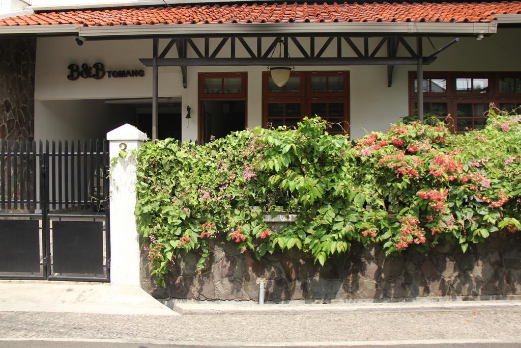Bed And Breakfast Tomang Джакарта Экстерьер фото