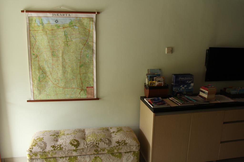 Bed And Breakfast Tomang Джакарта Экстерьер фото