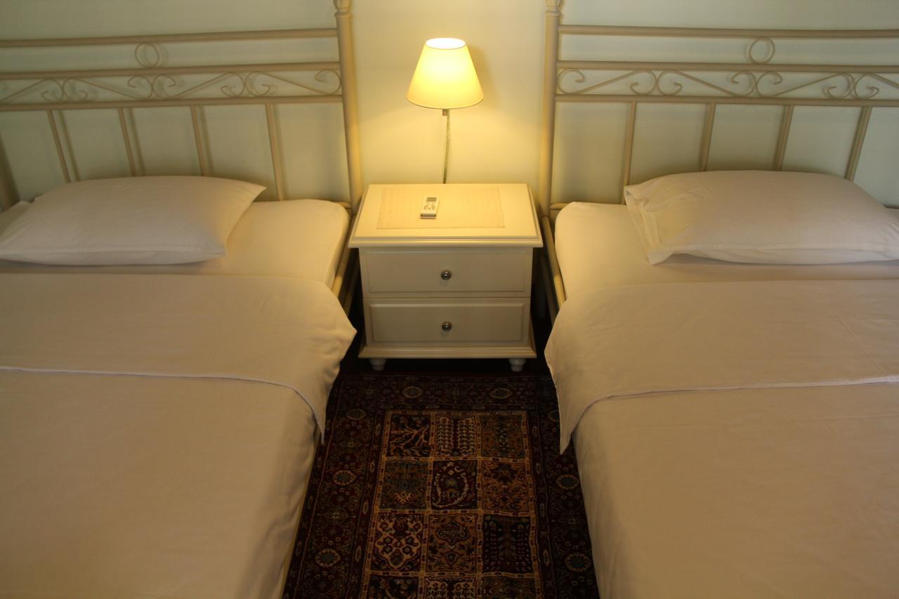 Bed And Breakfast Tomang Джакарта Экстерьер фото